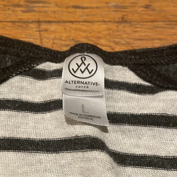 Alternative Apparel baseball tee size large - Picture 3 of 5
